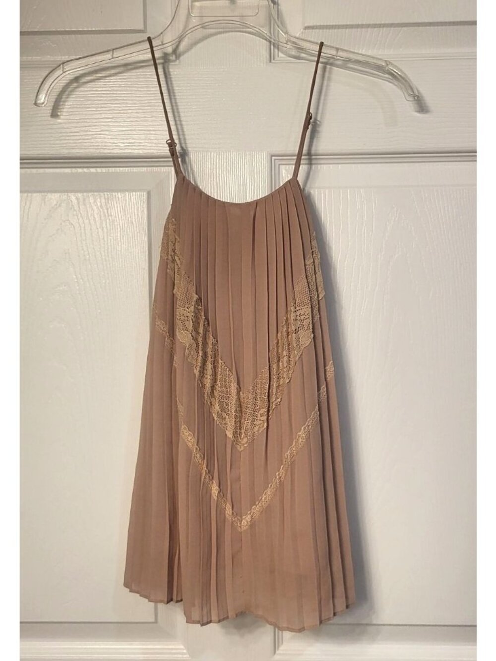 ASTR Pleated Lace Trimmed Pink Camisole M Adjustable Straps Boho Chic